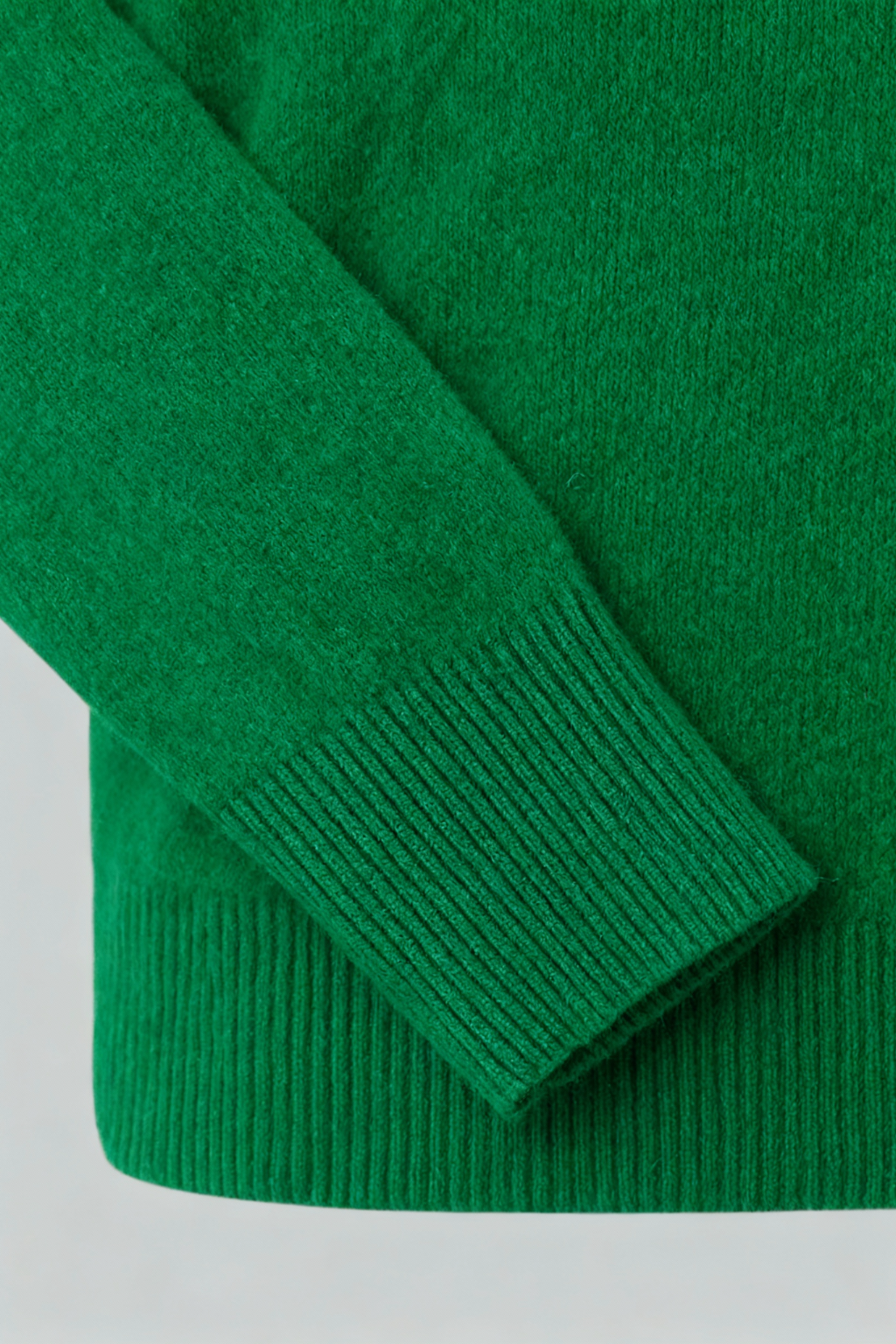 Leah | Elegant Green V-Neck Fitted Sweater
