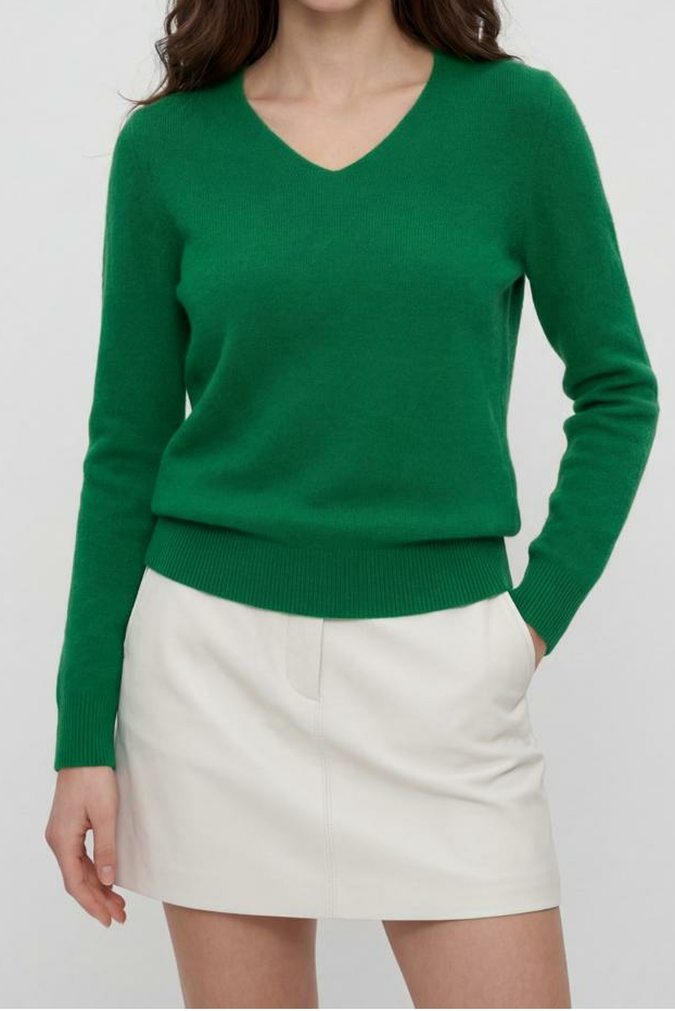 Leah | Elegant Green V-Neck Fitted Sweater