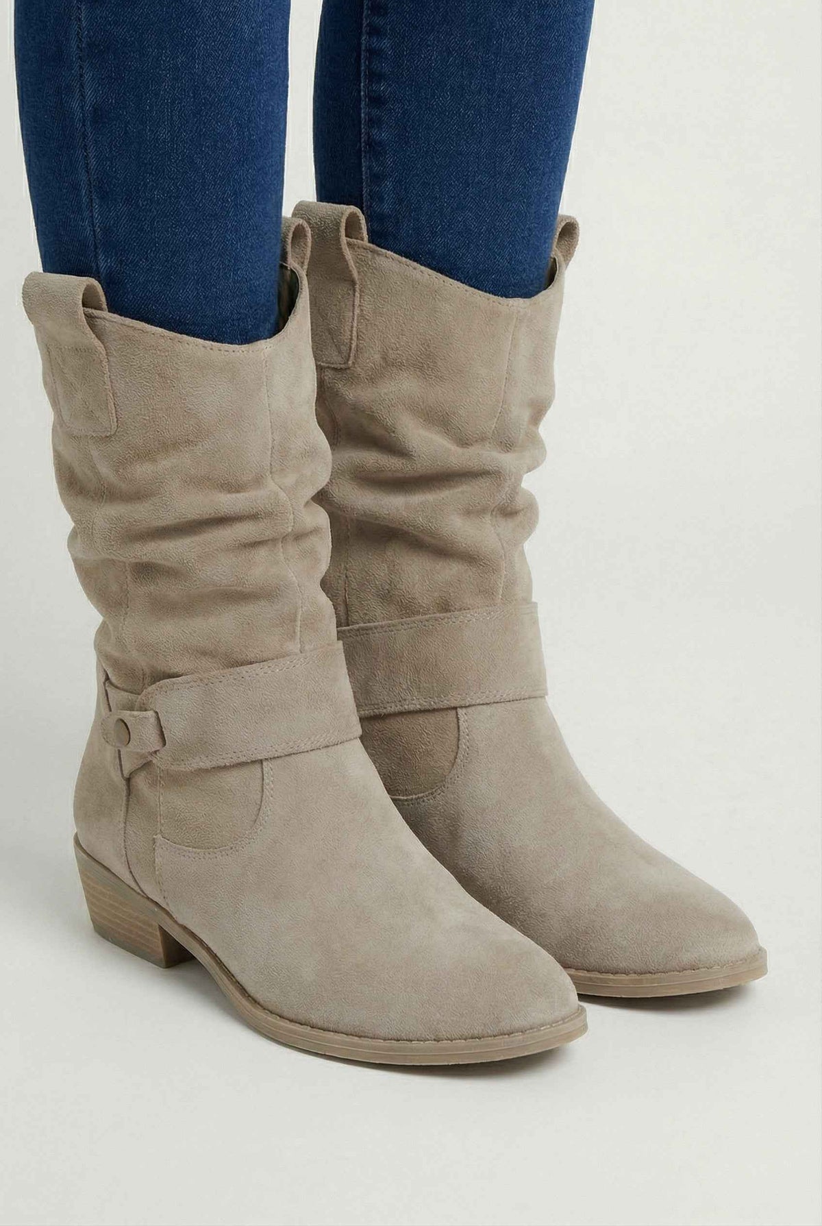 Lola | Apricot suede ankle boots