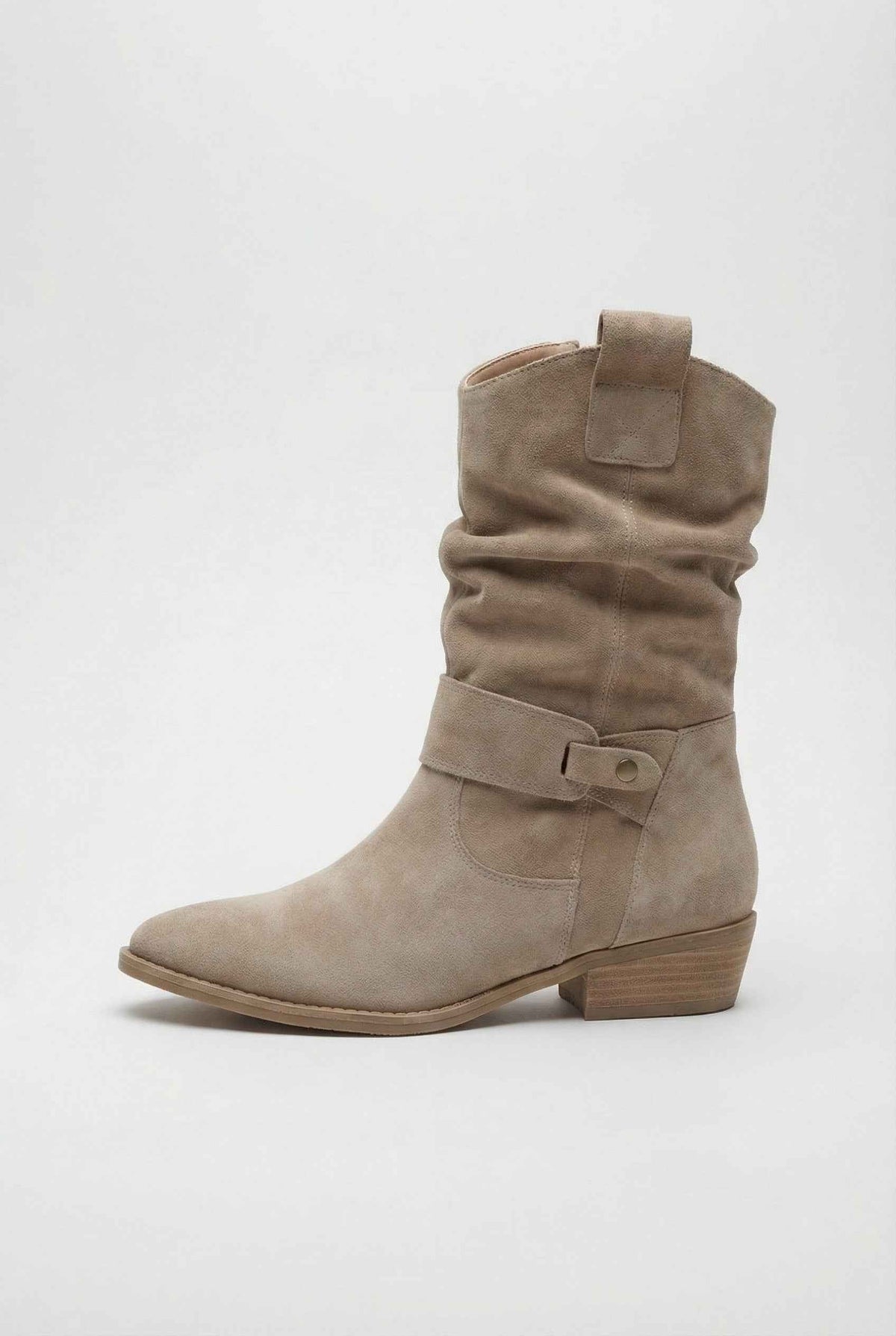 Lola | Apricot suede ankle boots