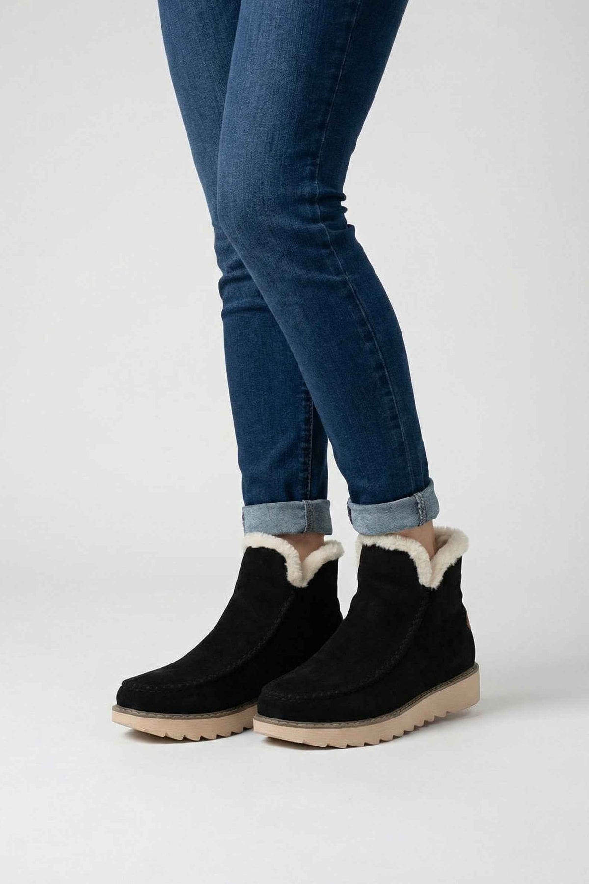 Isla | Warm-lined black ankle boots